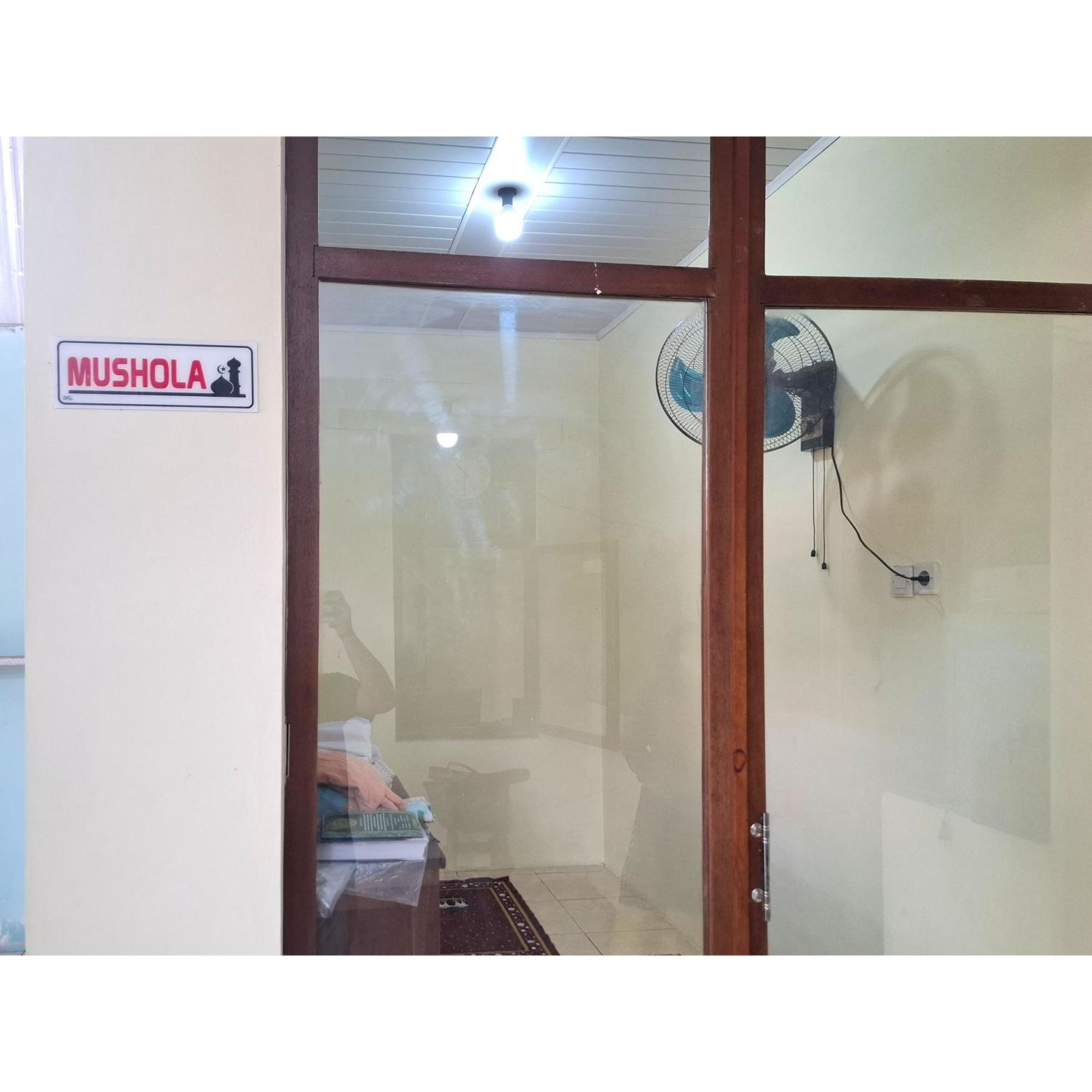 Reddoorz Near Alun Alun Jepara Kesembu Dış mekan fotoğraf